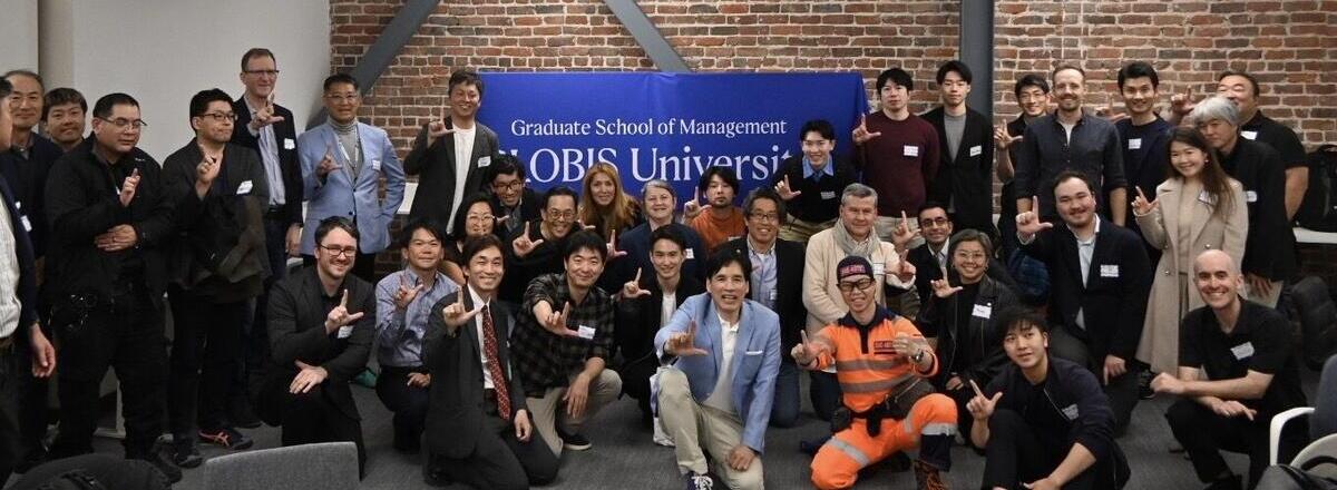 Group of students in front of a GLOBIS management banner