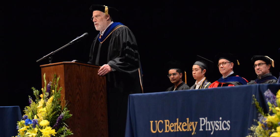 Dean Steve Kahn addresses the audience at commencement