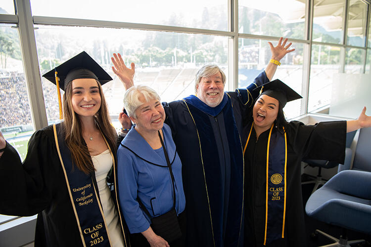Berkeley 2023 senior class president Lindy Byrne, left, and class vice president Mari Wong, right, have a candid moment with Chancellor Carol Christ and Steve Wozniak.